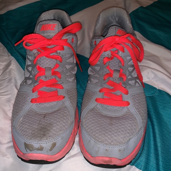 Woman’s Nike Tennis Shoes - Picture 2 of 2